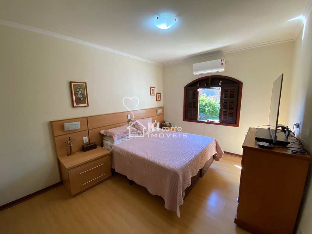 Casa em Atibaia, no bairro Jardim dos Pinheiros