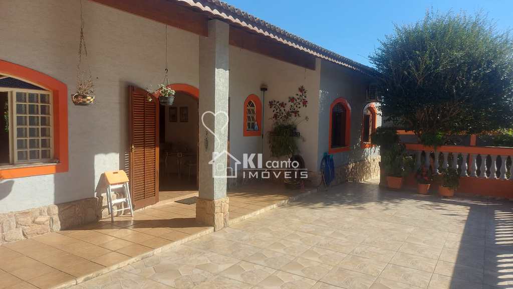 Casa em Atibaia, no bairro Jardim dos Pinheiros