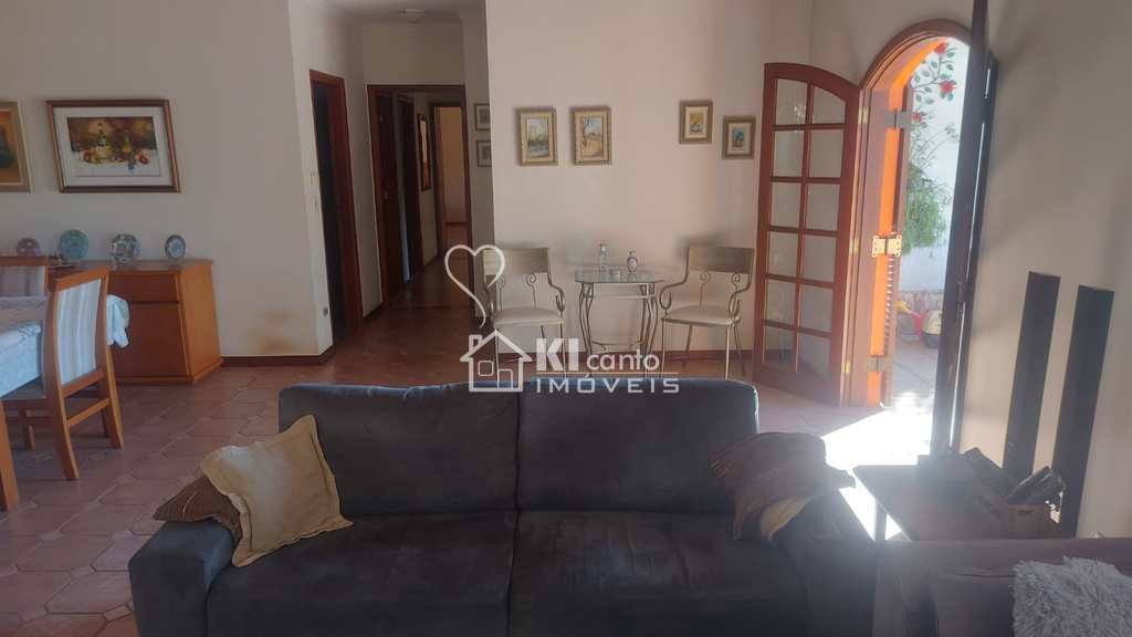 Casa em Atibaia, no bairro Jardim dos Pinheiros