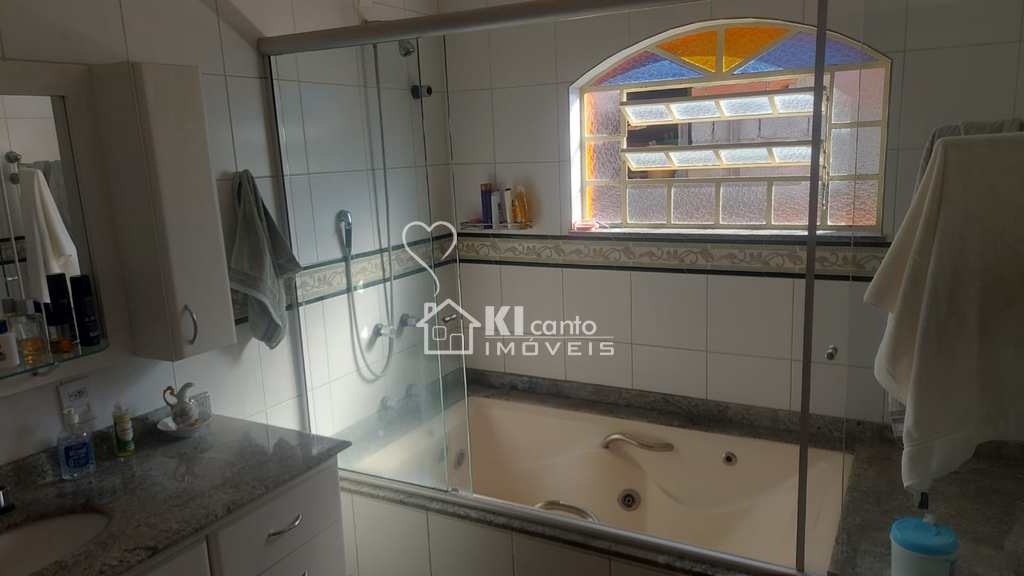 Casa em Atibaia, no bairro Jardim dos Pinheiros