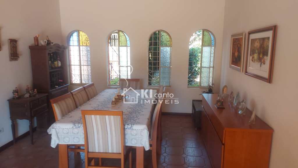 Casa em Atibaia, no bairro Jardim dos Pinheiros