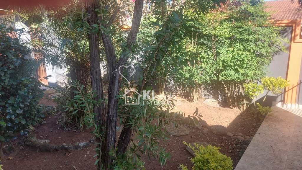 Casa em Atibaia, no bairro Jardim dos Pinheiros