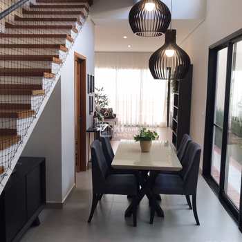 Sobrado em Atibaia, bairro Jardim dos Pinheiros