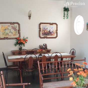 Casa em Lorena, bairro Olaria