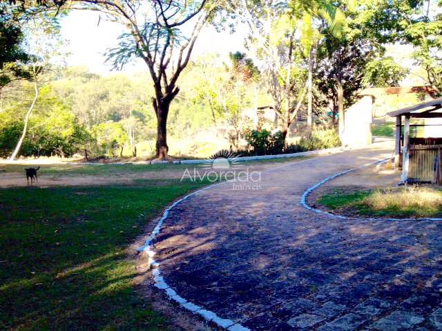 Sítio em Amparo, no bairro Jardim Cachoeira