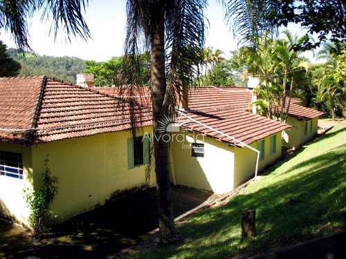 Sítio em Amparo, no bairro Jardim Cachoeira
