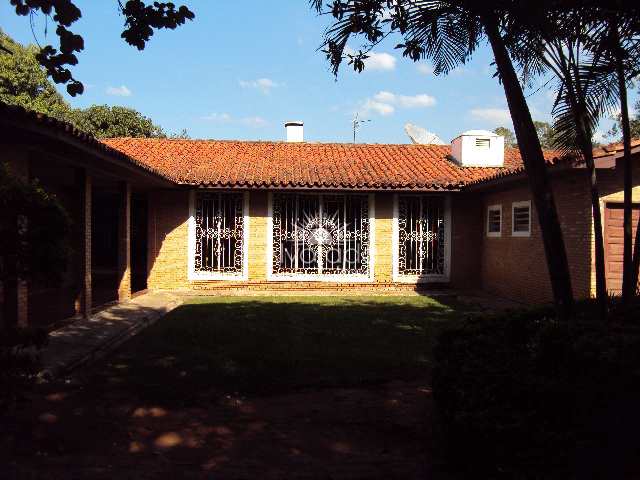 Casa em Itatiba, no bairro Jardim Leonor