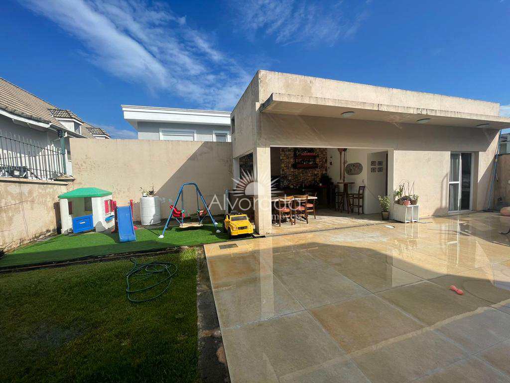 Casa de Condomínio em Santana de Parnaíba, no bairro Alphaville