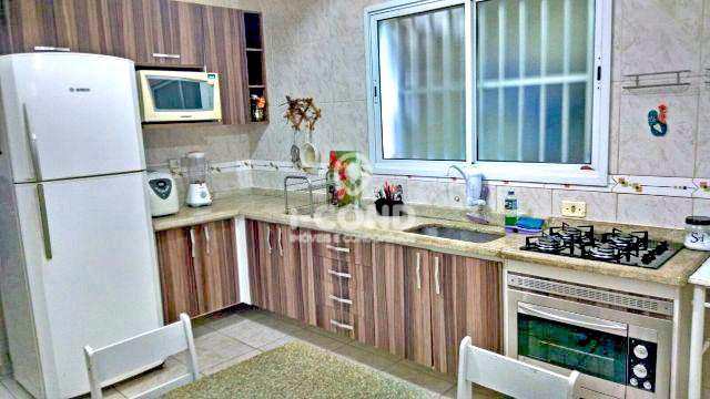 Sobrado em Praia Grande, no bairro Mirim