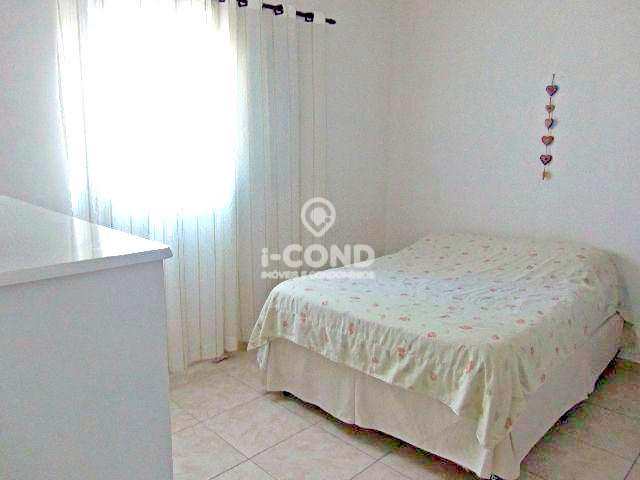 Sobrado em Praia Grande, no bairro Mirim