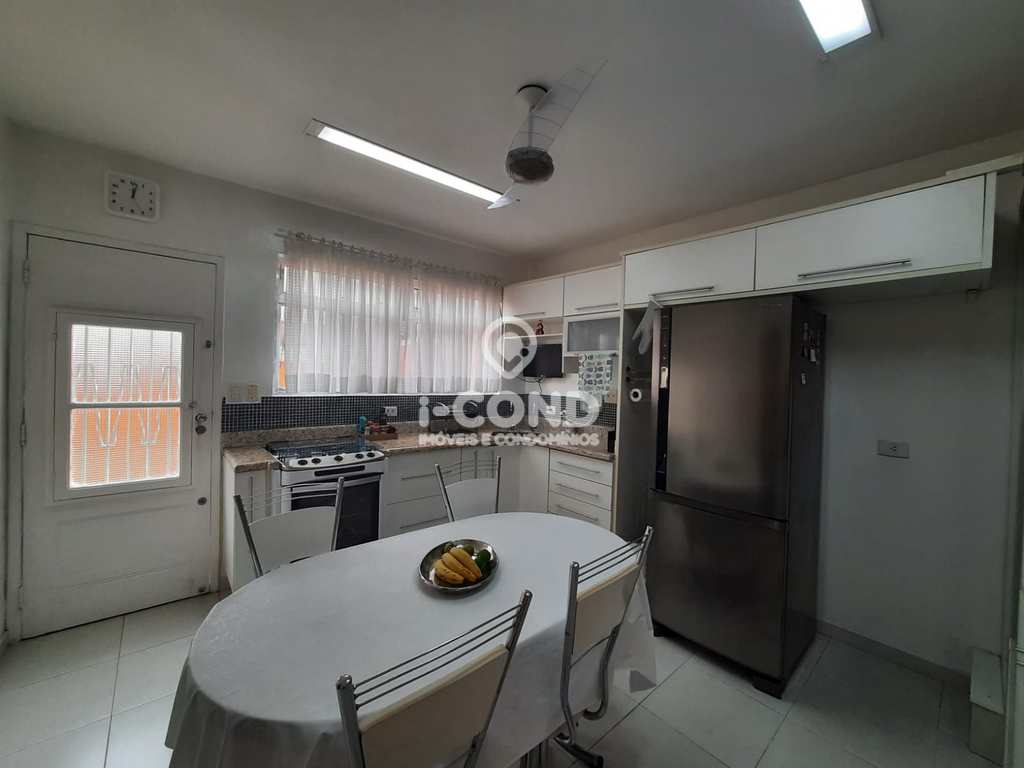 Casa em Santos, no bairro Campo Grande