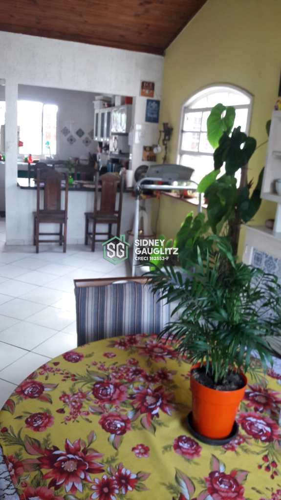 Casa em Cananéia, no bairro Vila Cabana