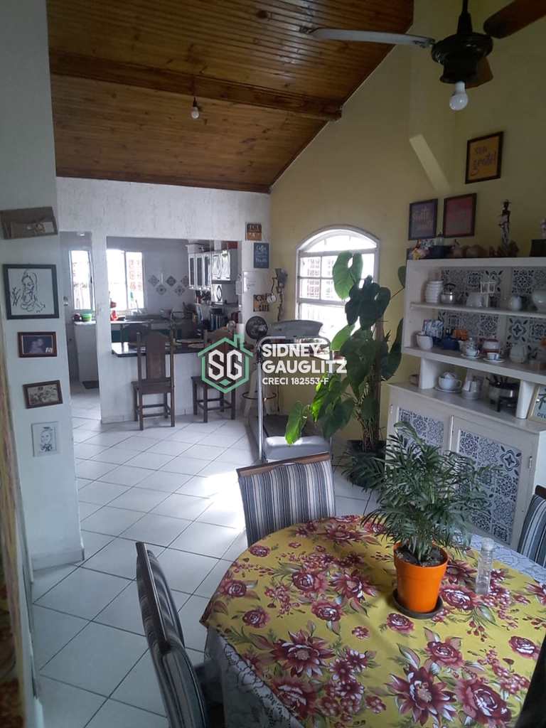 Casa em Cananéia, no bairro Vila Cabana