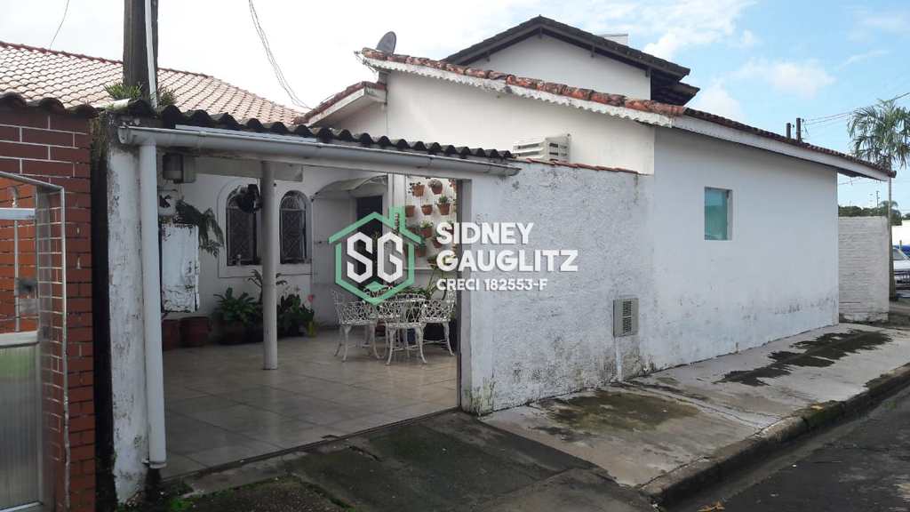 Casa em Cananéia, no bairro Vila Cabana