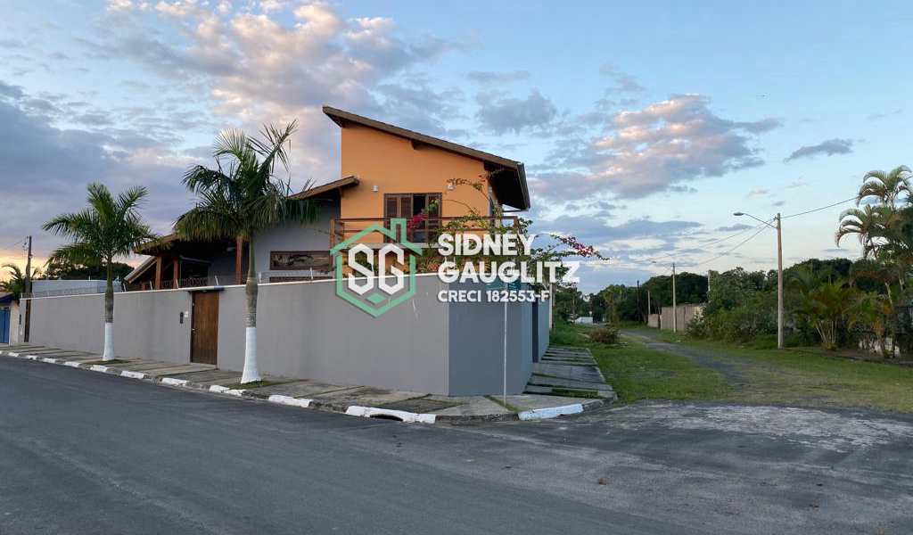Sobrado em Cananéia, bairro Retiro Caravelas