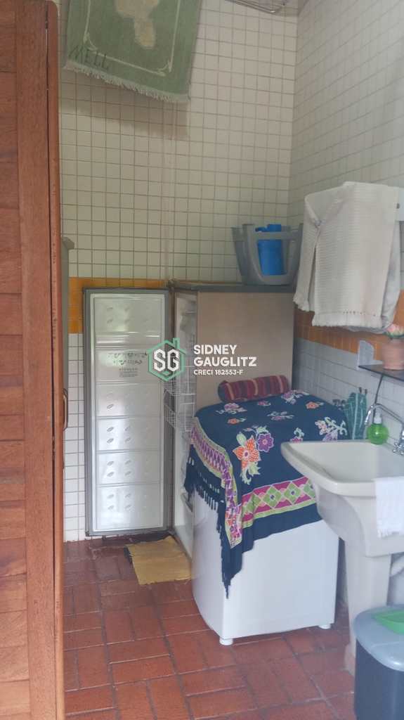 Casa em Cananéia, no bairro Retiro Caravelas