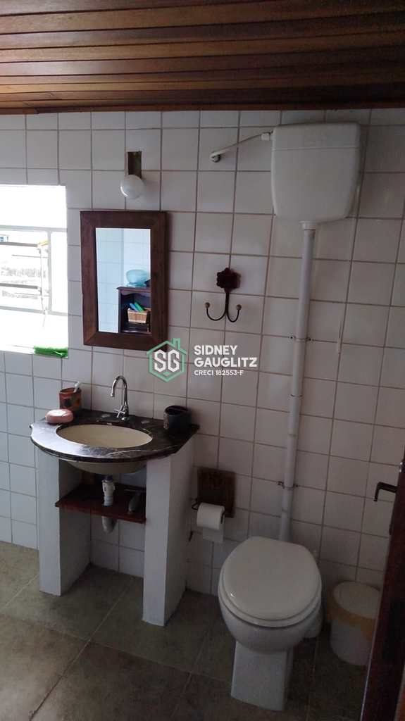 Sobrado em Cananéia, no bairro Carijó