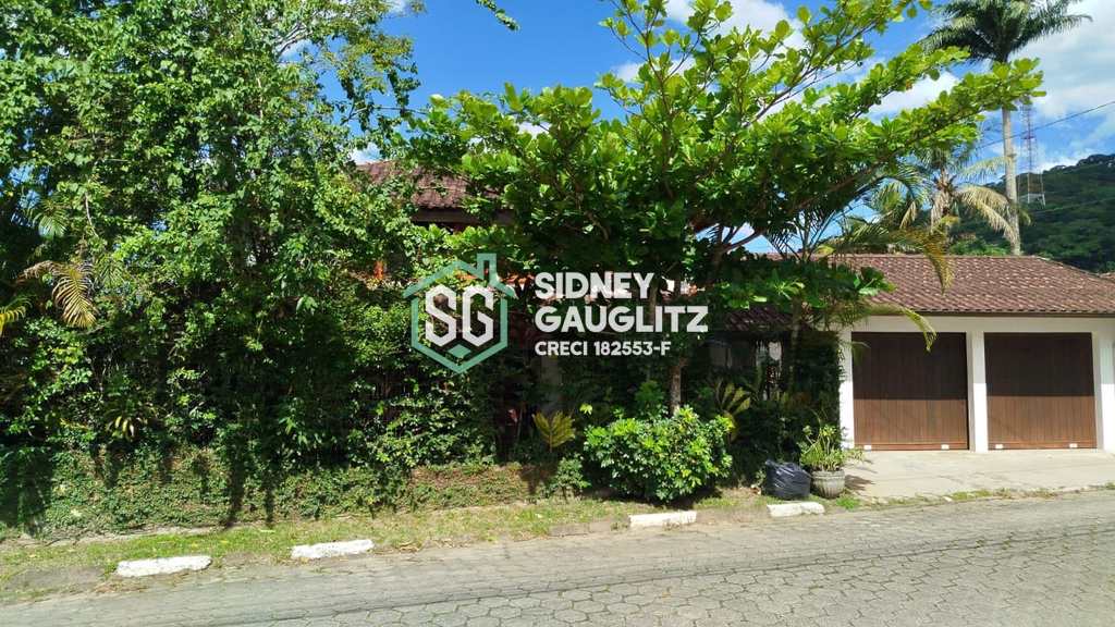 Sobrado em Cananéia, no bairro Carijó
