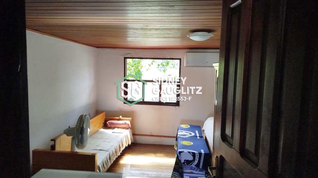 Sobrado em Cananéia, no bairro Carijó