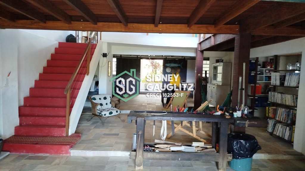 Sobrado em Cananéia, no bairro Carijó