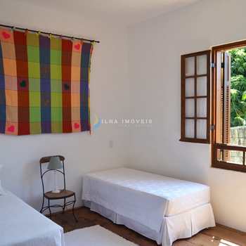 Casa em Ilhabela, bairro Engenho D'água