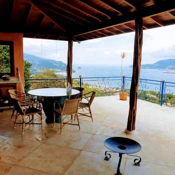 Casa em Ilhabela, bairro Itaquanduba