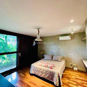 Casa em Ilhabela, bairro Engenho D'água