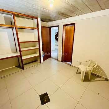 Casa em Ilhabela, bairro Itaguassu