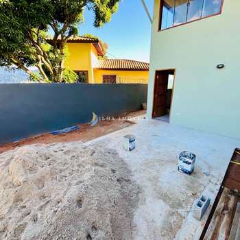 Casa em Ilhabela, bairro Itaguassu