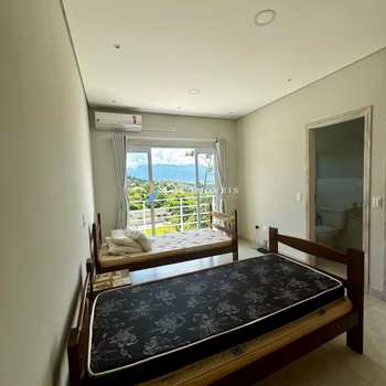 Casa em Ilhabela, bairro Barra Velha