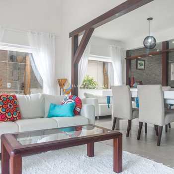Casa em Ilhabela, bairro Perequê
