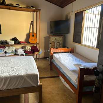 Casa em Ilhabela, bairro Barra Velha