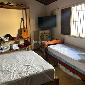 Casa em Ilhabela, bairro Barra Velha