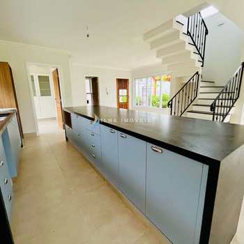 Casa em Ilhabela, bairro Barra Velha