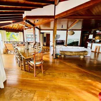 Casa em Ilhabela, bairro Armação