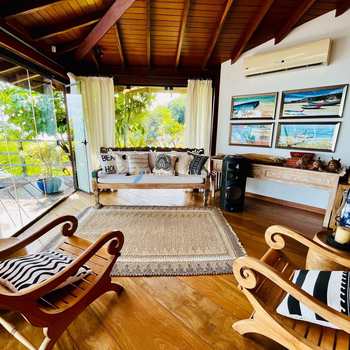 Casa em Ilhabela, bairro Armação