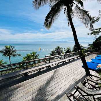 Casa em Ilhabela, bairro Armação
