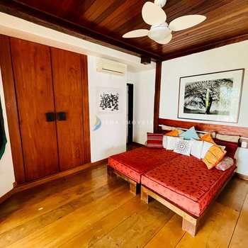 Casa em Ilhabela, bairro Armação