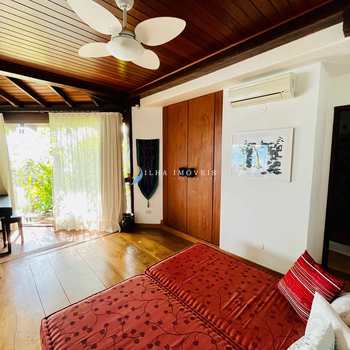 Casa em Ilhabela, bairro Armação