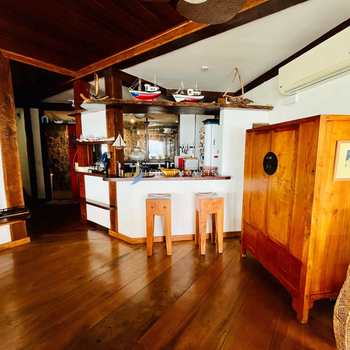 Casa em Ilhabela, bairro Armação