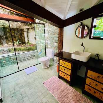 Casa em Ilhabela, bairro Armação