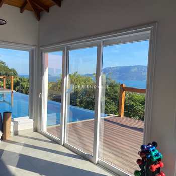 Casa em Ilhabela, bairro Bexiga