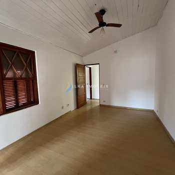 Casa em Ilhabela, bairro Barra Velha