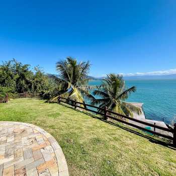 Casa em Ilhabela, bairro Armação