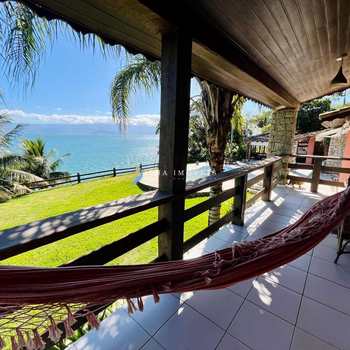 Casa em Ilhabela, bairro Armação