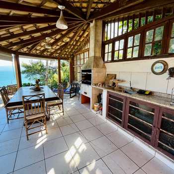 Casa em Ilhabela, bairro Armação