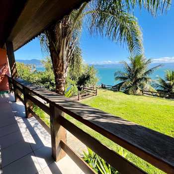 Casa em Ilhabela, bairro Armação