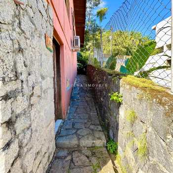 Casa em Ilhabela, bairro Armação