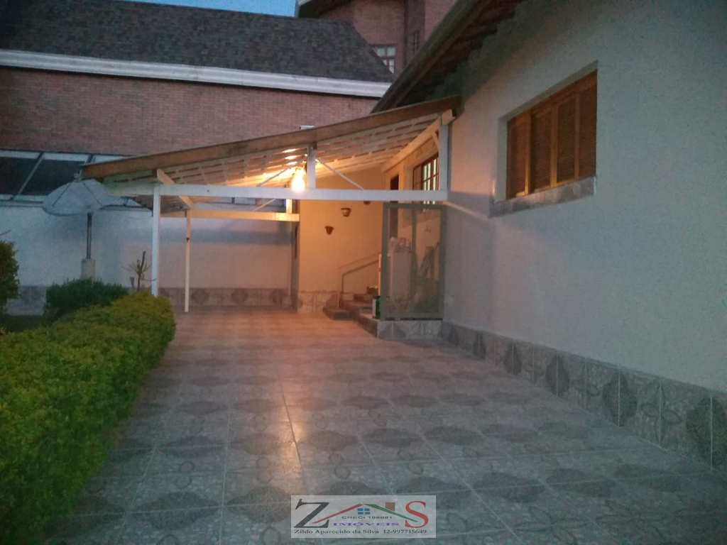 Casa em Santo Antônio do Pinhal, no bairro Centro