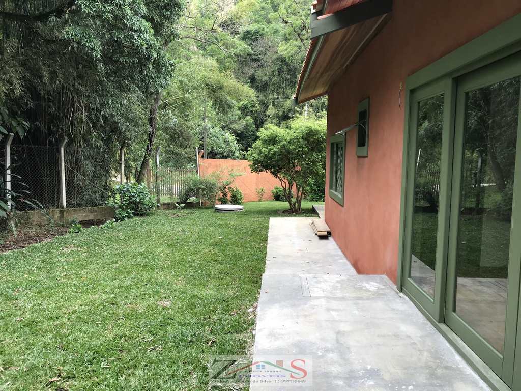 Casa em Santo Antônio do Pinhal, no bairro Centro